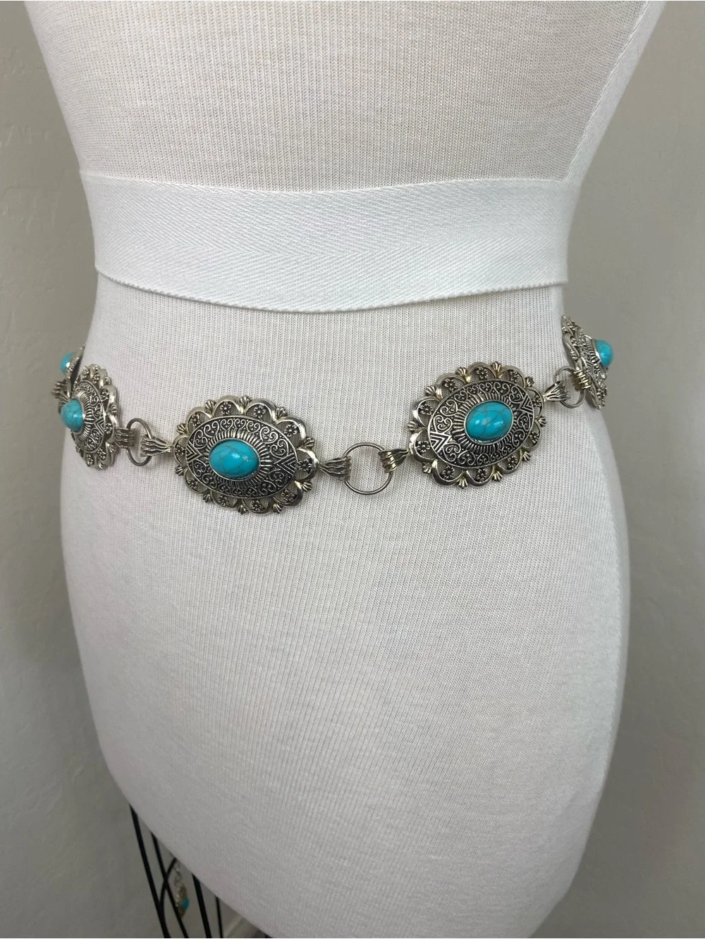Concho Boho Western Oval Medallion Women's Belt - Silver Tone